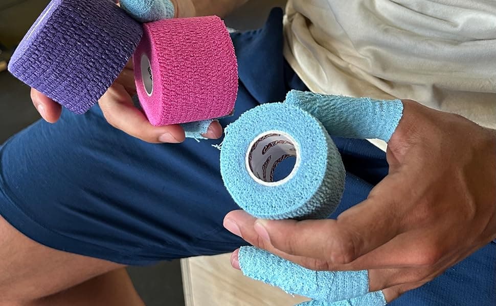 Rollos de tape CatGrips y pulgares protegidos con tape azul
